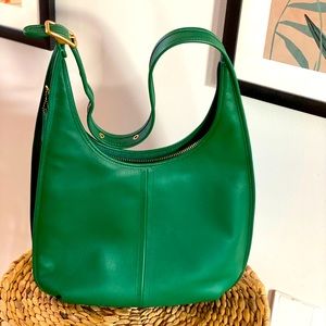 Kelly green Coach hobo. Like new condition. Adjustable strap.